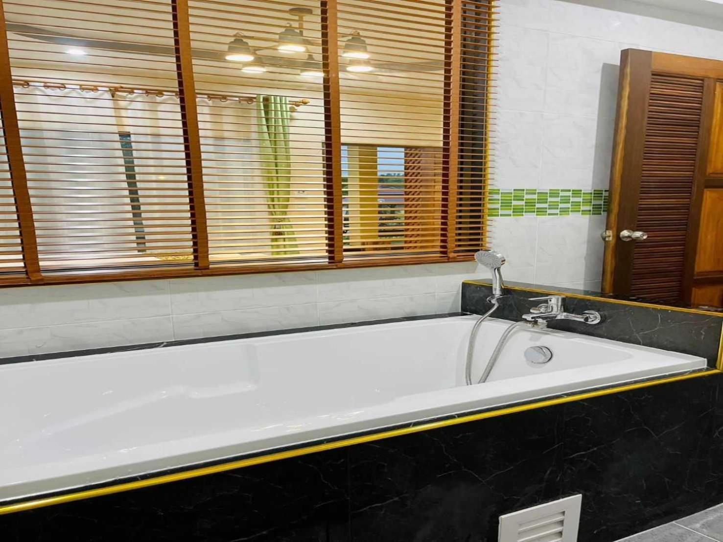 Capital O 75518 Baan Rose Resort Ao Luk 외부 사진